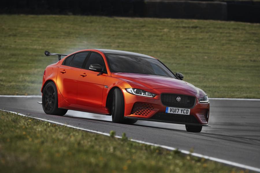  Jaguar XE SV Project 8 (X760) 2017 года  (WW) (фото 1 из 45)